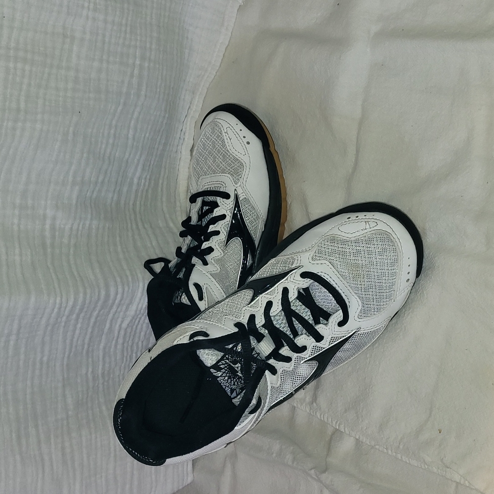 Mizuno Women's Volleyball Shoes - Size 7